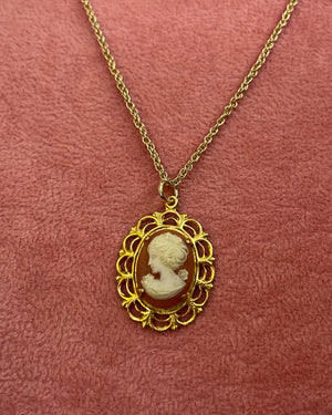 Red Cameo Vintage Gold Necklace Red Cameo Vintage Gold Necklace
