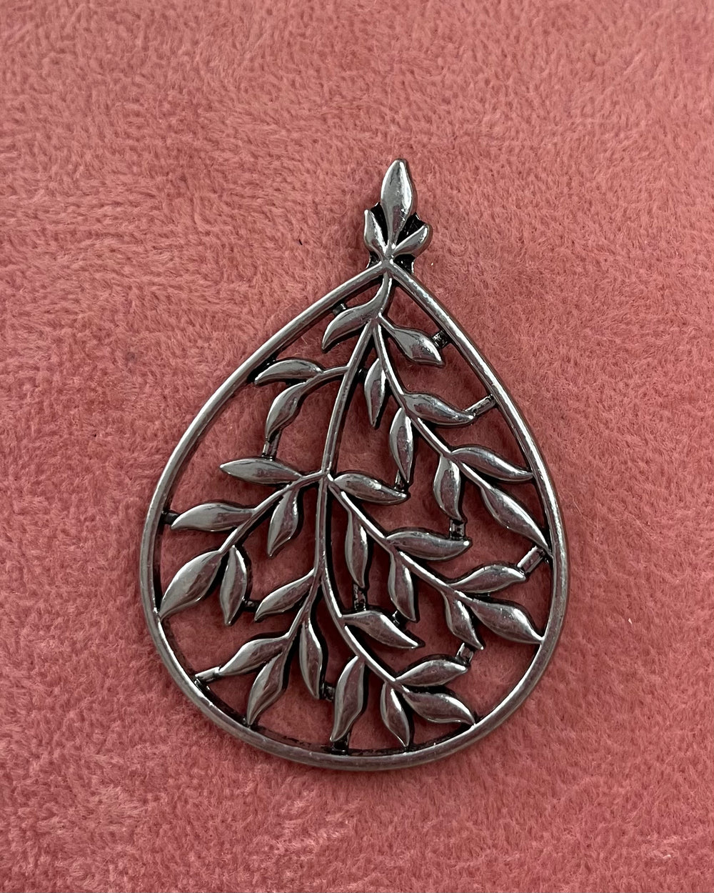 Large Leaves & Vines Silver Charm
