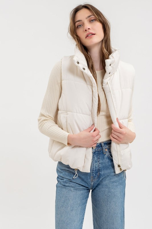 SNOWY IVORY SOLID ZIP UP PUFFER VEST