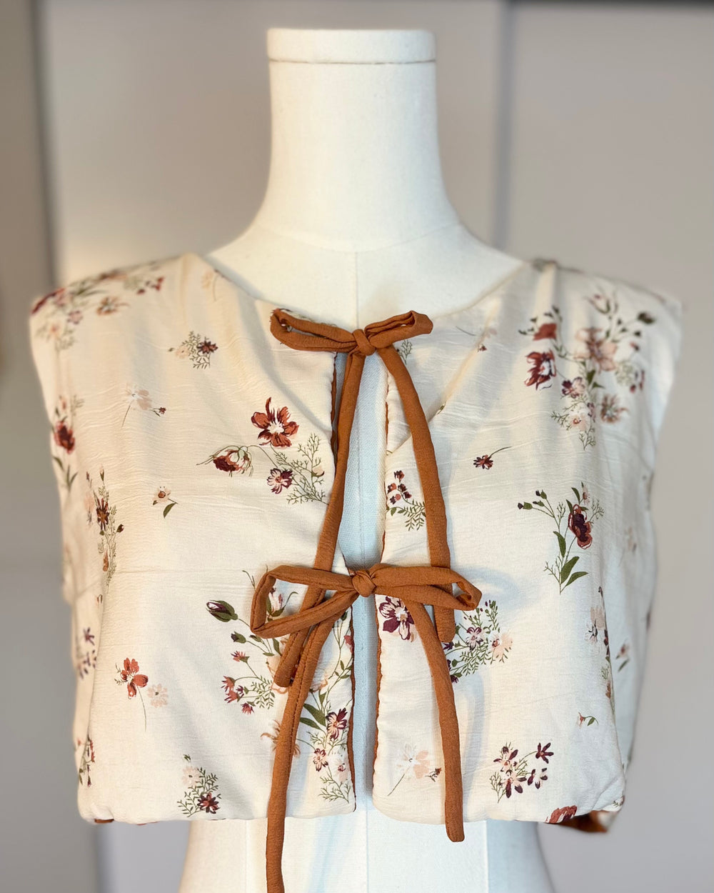 HAND-SEWN VINTAGE FLORAL CROPPED VEST WITH BOWS