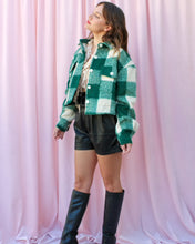 Load image into Gallery viewer, HUNTER PLAID CROPPED SHACKET
