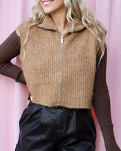 Load image into Gallery viewer, CHESNUT CROPPED CHUNKY KNIT ZIP-UP SWEATER VEST
