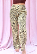 Load image into Gallery viewer, MOCHA AVA PATTERN HIGH-WAISTED JEANS - The Lovely Sun
